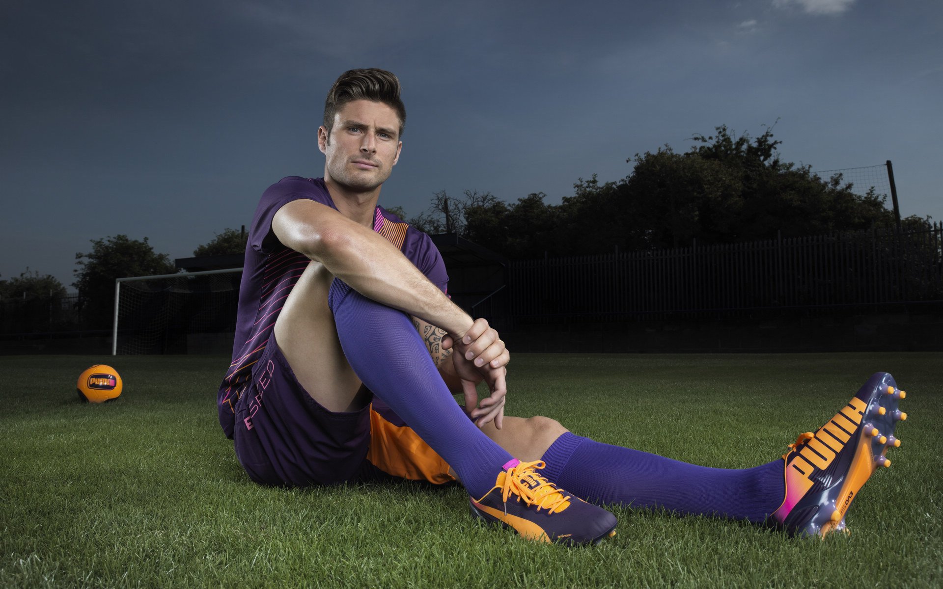 国际赛事中球员们殚精竭虑,为球队争出一片天地